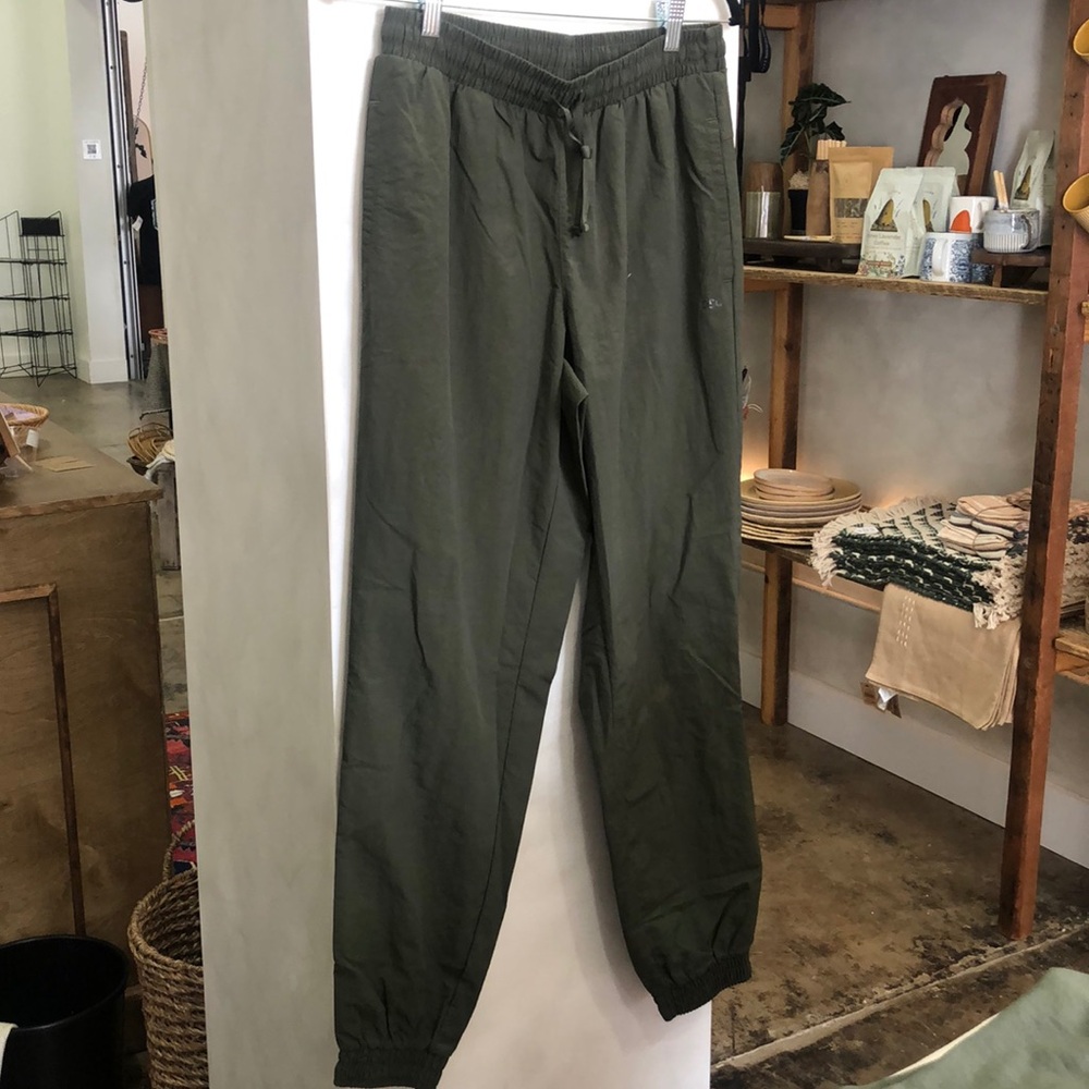 DSG lightweight nylon like joggers size women’s Small olive green